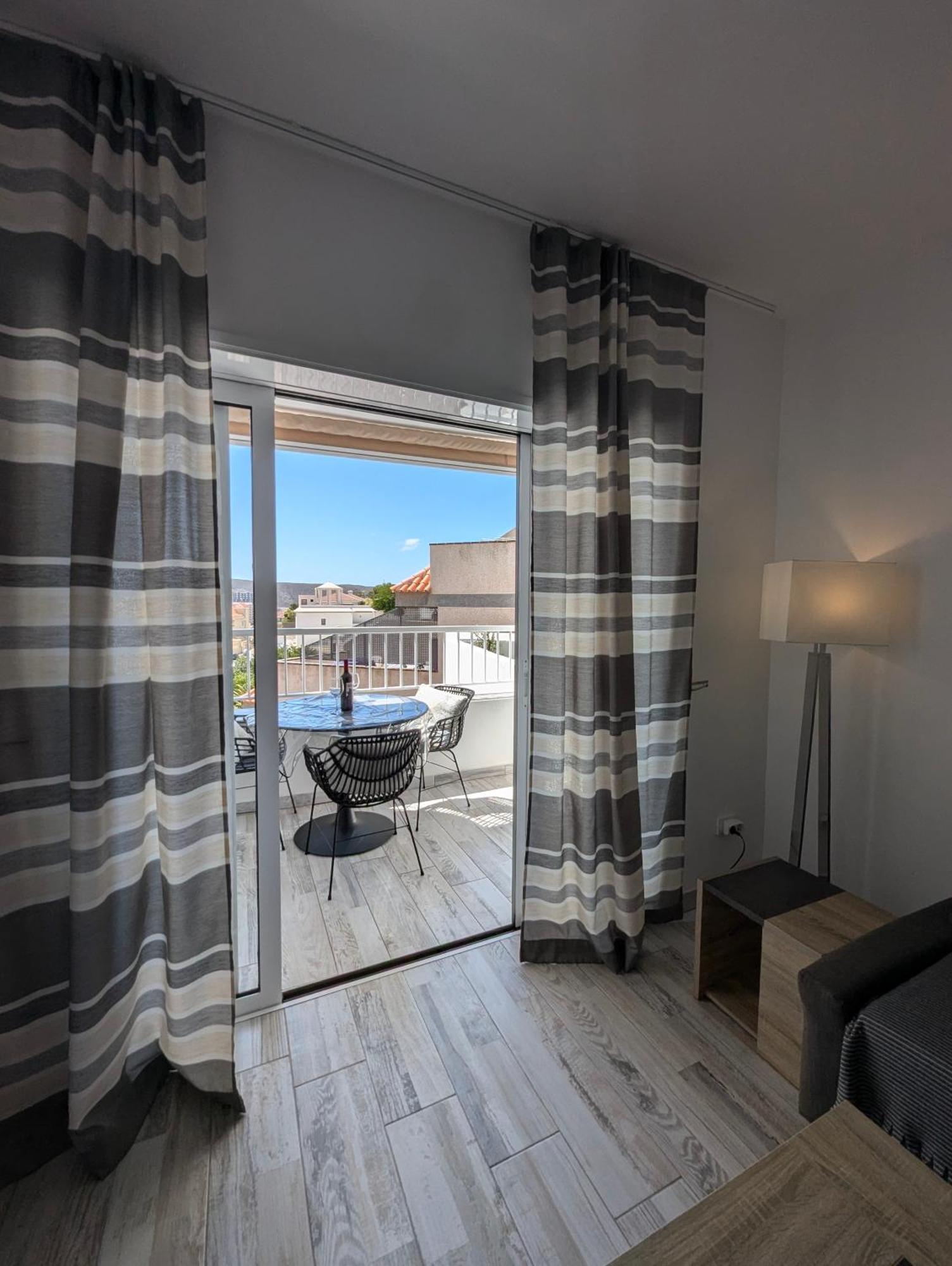 Cozy Apartment In Los Cristianos Guincho  エクステリア 写真