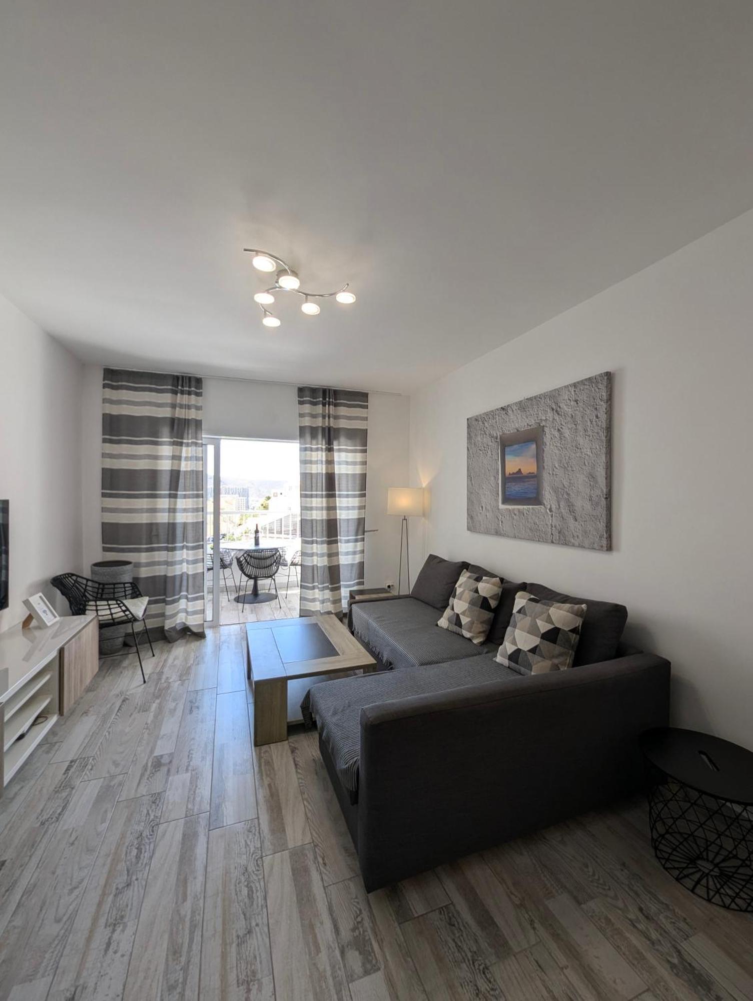Cozy Apartment In Los Cristianos Guincho  エクステリア 写真